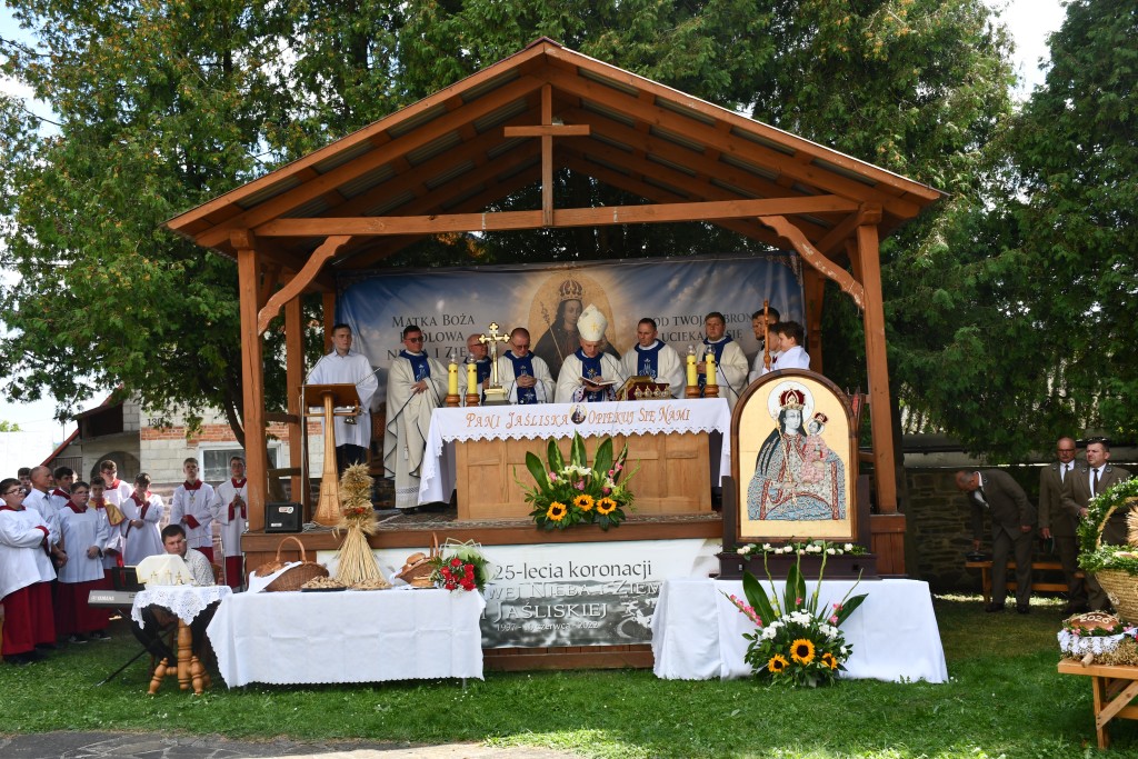 U stóp  Królowej Nieba i Ziemi: Dożynki Gminno- Parafialne w Jaśliskach